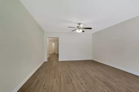 Living - 430 W Maple St, Morrison, TN 37357 photo 2 of 5