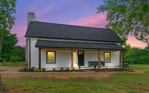 2382 W Trimble Rd, Milton, TN 37118