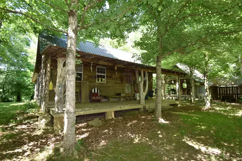 1085 Chapel Farm Rd, Clifton, TN 38425