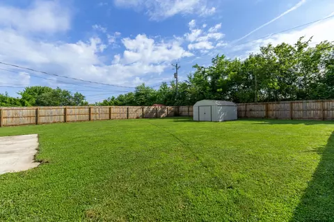 Exterior - 206 Greer Dr, Springfield, TN 37172 photo 3 of 4