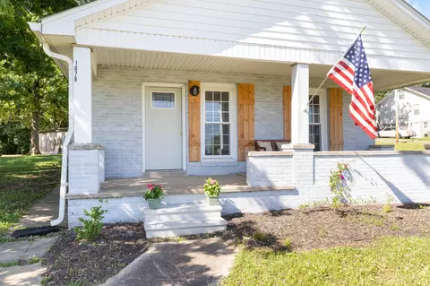 Exterior - 1076 Highway 47 E, Dickson, TN 37055 photo 3 of 11