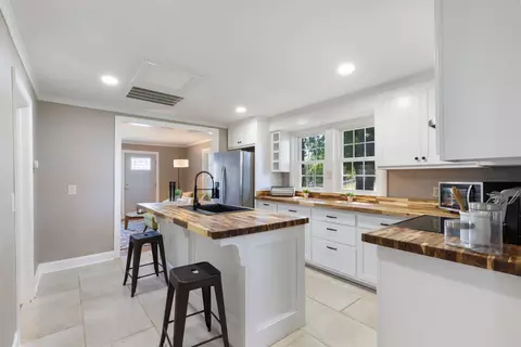 Kitchen - 1076 Highway 47 E, Dickson, TN 37055 photo 1 of 8