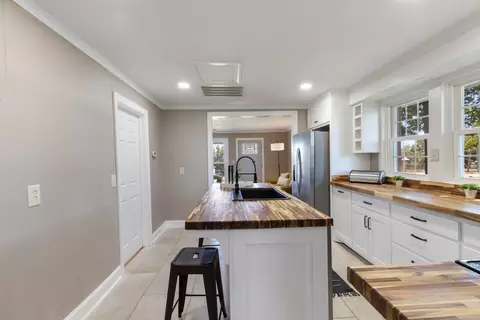 Entry Way - 1076 Highway 47 E, Dickson, TN 37055 photo 1 of 1