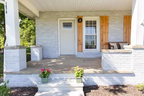 Exterior - 1076 Highway 47 E, Dickson, TN 37055 photo 4 of 11