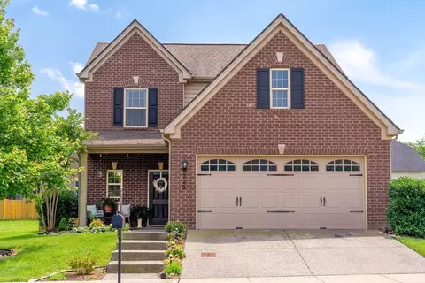 225 Jocelyn Dr, Cottontown, TN 37048
