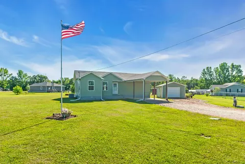 111 Robin Hood Dr, Hohenwald, TN 38462