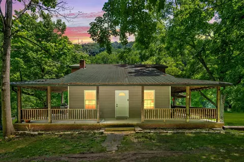 192 Big Creek Rd, Pleasant Shade, TN 37145