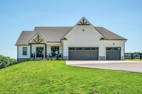 1571 Columbia Rd, Dickson, TN 37055
