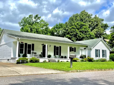 231 Woodside Ln, Dyersburg, TN 38024