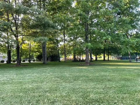 213 Albemarle Dr, Tullahoma, TN 37388