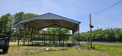 903 Hardin Bottom River Rd, Clifton, TN 38425