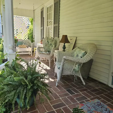 Exterior - 420 Madison St E, Pulaski, TN 38478 photo 2 of 11