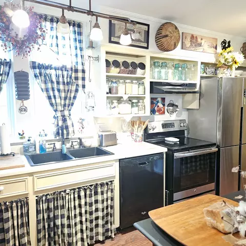 Kitchen - 420 Madison St E, Pulaski, TN 38478 photo 1 of 2
