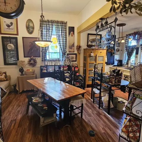 Dining - 420 Madison St E, Pulaski, TN 38478 photo 1 of 5