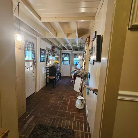 Entry Way - 420 Madison St E, Pulaski, TN 38478 photo 3 of 4