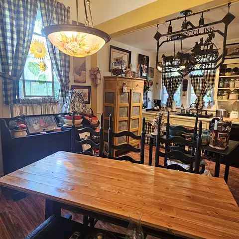 Dining - 420 Madison St E, Pulaski, TN 38478 photo 3 of 5