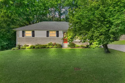 3805 Barlow Dr, Nashville, TN 37211