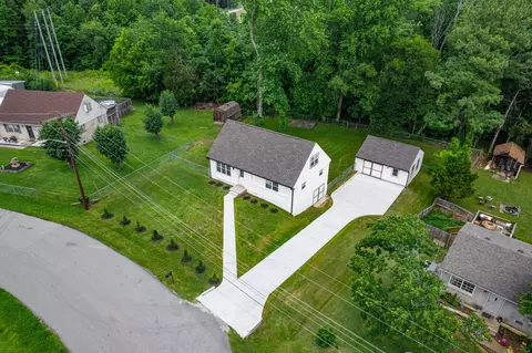 2011 Delia Dr, Clarksville, TN 37042