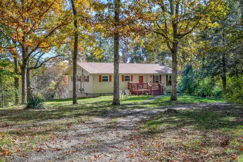 226 Hickory Ln, Lookout Mountain, GA 30750