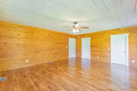 Living - 959 Ferrells Loop Rd, Beechgrove, TN 37018 photo 4 of 5