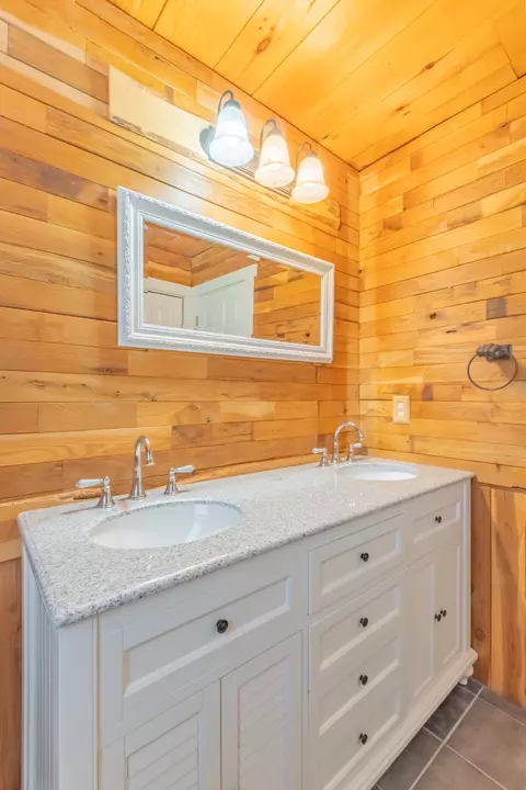 Bath - 959 Ferrells Loop Rd, Beechgrove, TN 37018 photo 5 of 5
