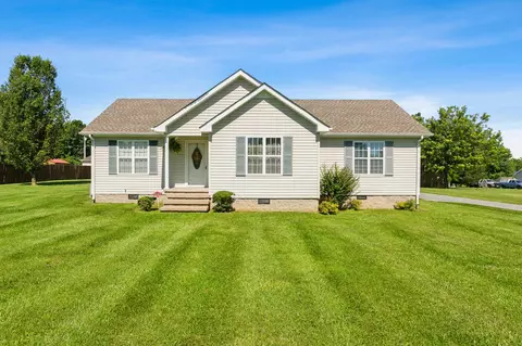 381 Stevens Cir, Lafayette, TN 37083