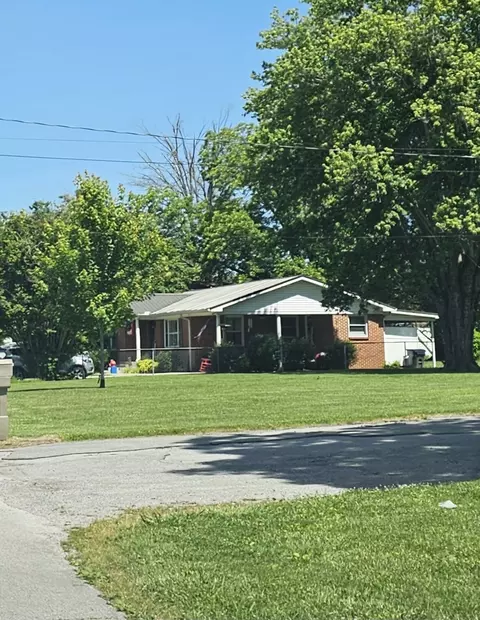 700 W Main St, Smithville, TN 37166