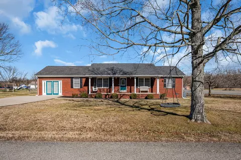 28 Hillcrest St, Mcewen, TN 37101