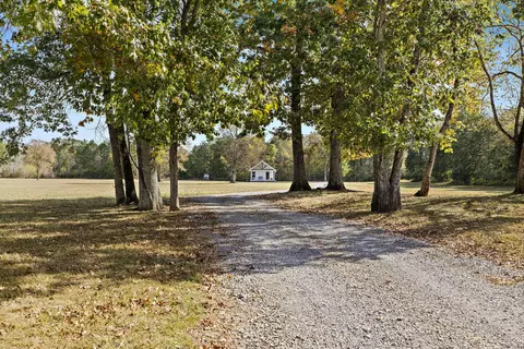 5219 Reynolds Rd, Columbia, TN 38401