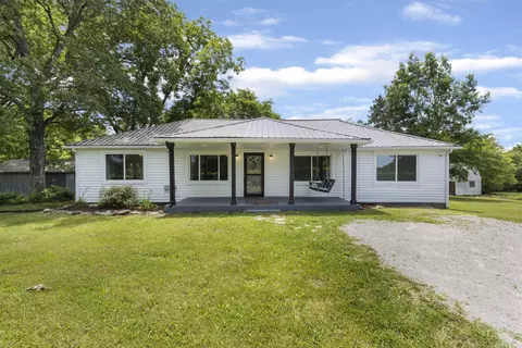 827 Wilson School Rd, Chapel Hill, TN 37034