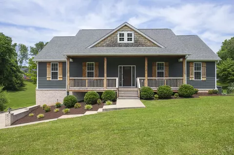 102 Pikes Peak Dr, Columbia, TN 38401