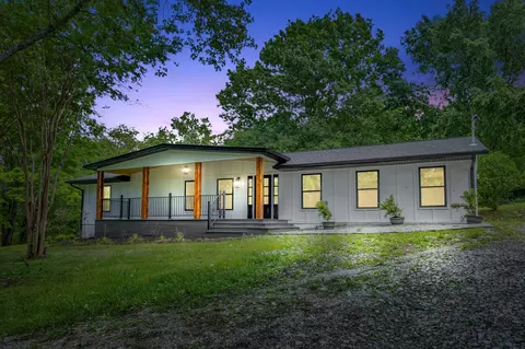 Exterior - 1670 Elmore Rd, Eagleville, TN 37060 photo 2 of 26