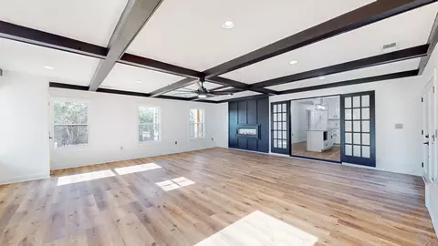 Living - 1670 Elmore Rd, Eagleville, TN 37060 photo 2 of 7
