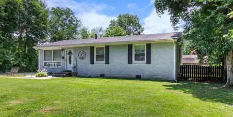 2 Gino Dr, Clarksville, TN 37042