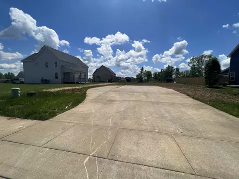 1702 Cabana Dr, Clarksville, TN 37042