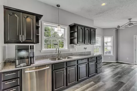 Kitchen - 6689 E Benton Rd, Springfield, TN 37172 photo 2 of 2