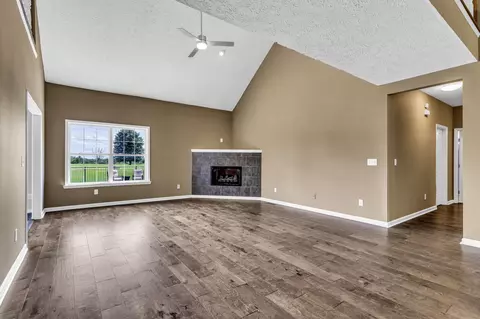 Living - 6689 E Benton Rd, Springfield, TN 37172 photo 1 of 2