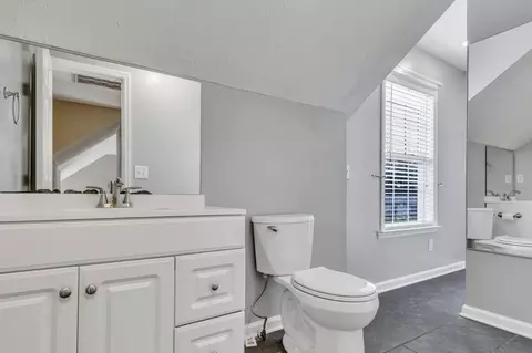Bath - 6689 E Benton Rd, Springfield, TN 37172 photo 4 of 5