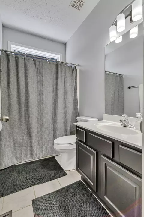 Bath - 6689 E Benton Rd, Springfield, TN 37172 photo 1 of 5