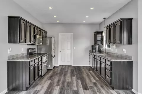 Kitchen - 6689 E Benton Rd, Springfield, TN 37172 photo 1 of 2