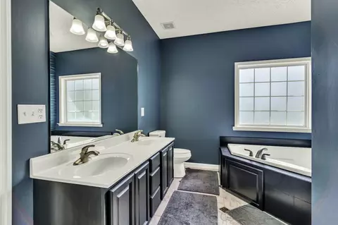 Bath - 6689 E Benton Rd, Springfield, TN 37172 photo 2 of 5