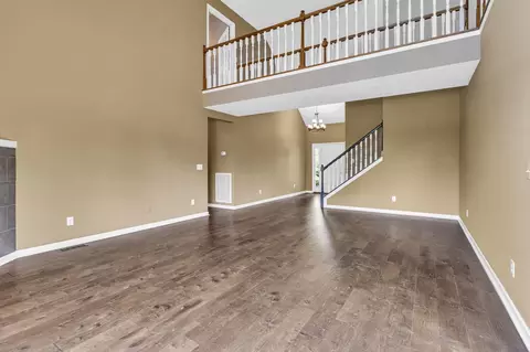 Living - 6689 E Benton Rd, Springfield, TN 37172 photo 2 of 2
