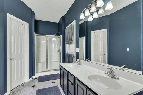 Bath - 6689 E Benton Rd, Springfield, TN 37172 photo 3 of 5