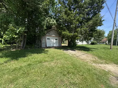 Exterior - 106 Dickson Ave, Dickson, TN 37055 photo 5 of 5