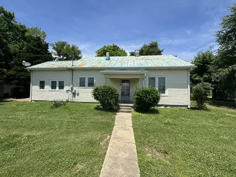 106 Dickson Ave, Dickson, TN 37055