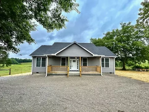 968 Lee Chapman Rd, Lawrenceburg, TN 38464