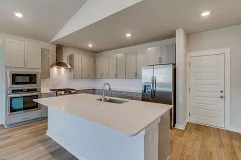 884 Nightingale Ave, Hendersonville, TN 37075