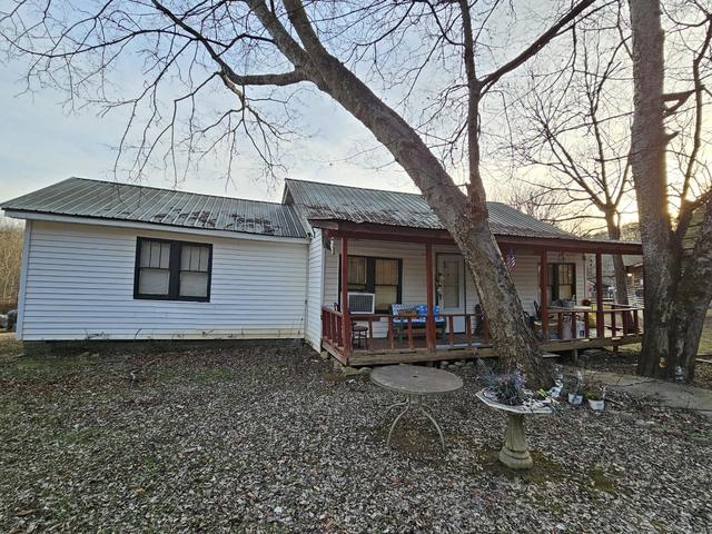 307 Back Valley Rd, Trenton, GA 30752