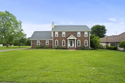 135 Stonehouse Dr, Gallatin, TN 37066