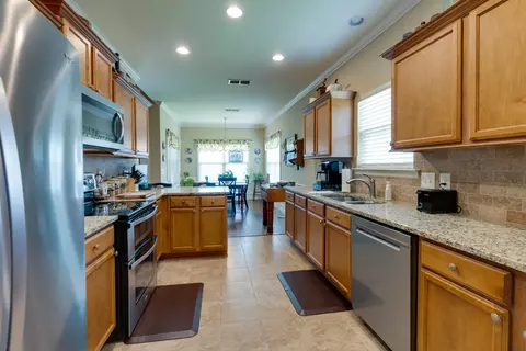 Kitchen - 5006 Geranium Dr, Spring Hill, TN 37174 photo 2 of 2
